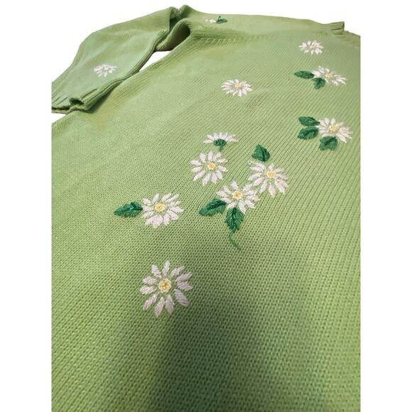 Quacker Factory Lime Green Crewneck Sweater With Daisies Oversized Large - Picture 11 of 15